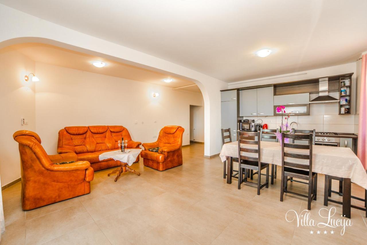 Villa Lucija 普拉 外观 照片