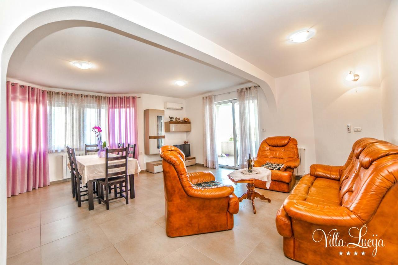 Villa Lucija 普拉 外观 照片