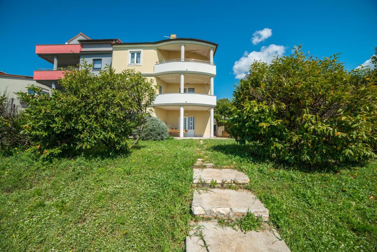 Villa Lucija 普拉 外观 照片